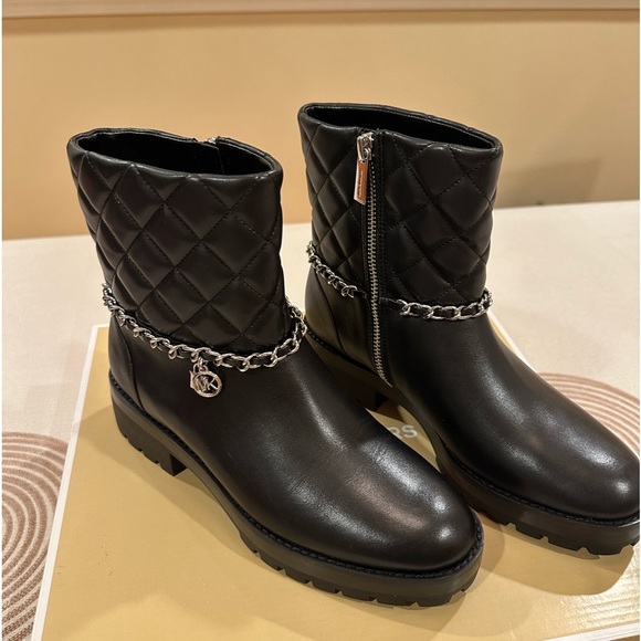 Michael Kors booties - Picture 2 of 9